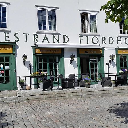 Tvedestrand Fjordhotell - Unike Hoteller Экстерьер фото
