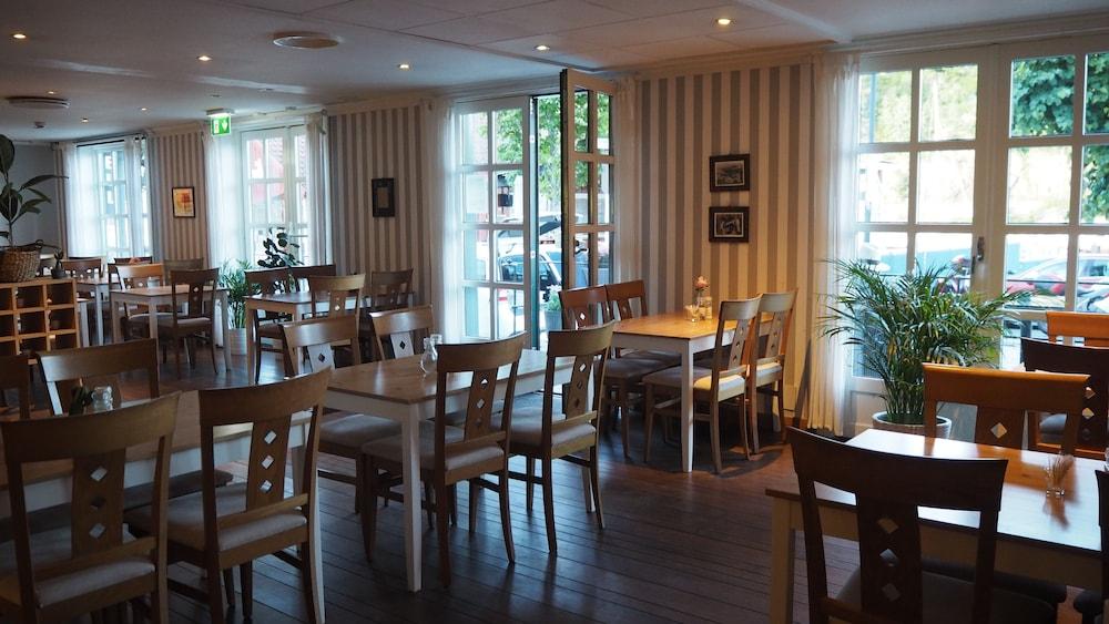 Tvedestrand Fjordhotell - Unike Hoteller Экстерьер фото