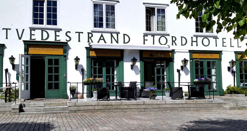Tvedestrand Fjordhotell - Unike Hoteller Экстерьер фото
