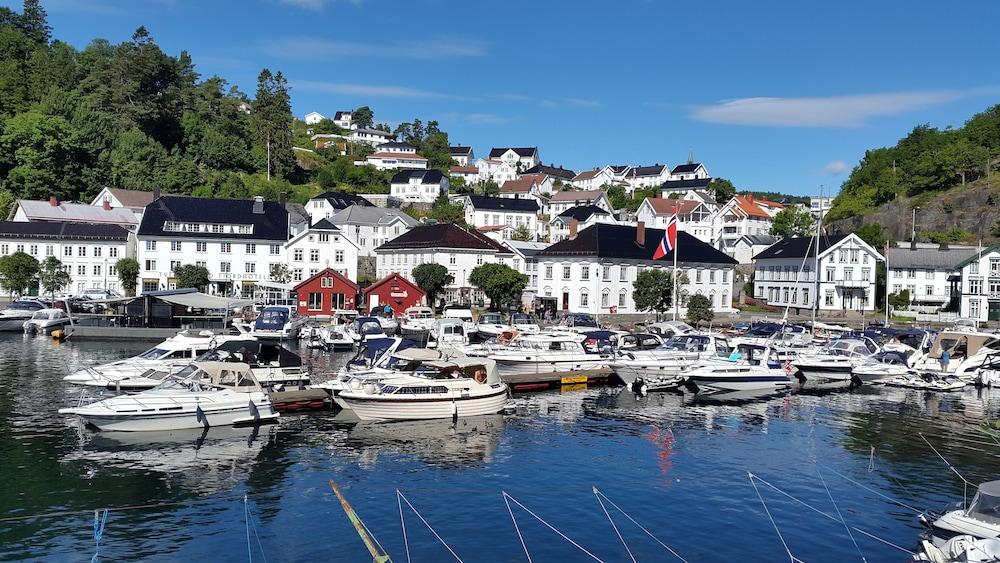 Tvedestrand Fjordhotell - Unike Hoteller Экстерьер фото