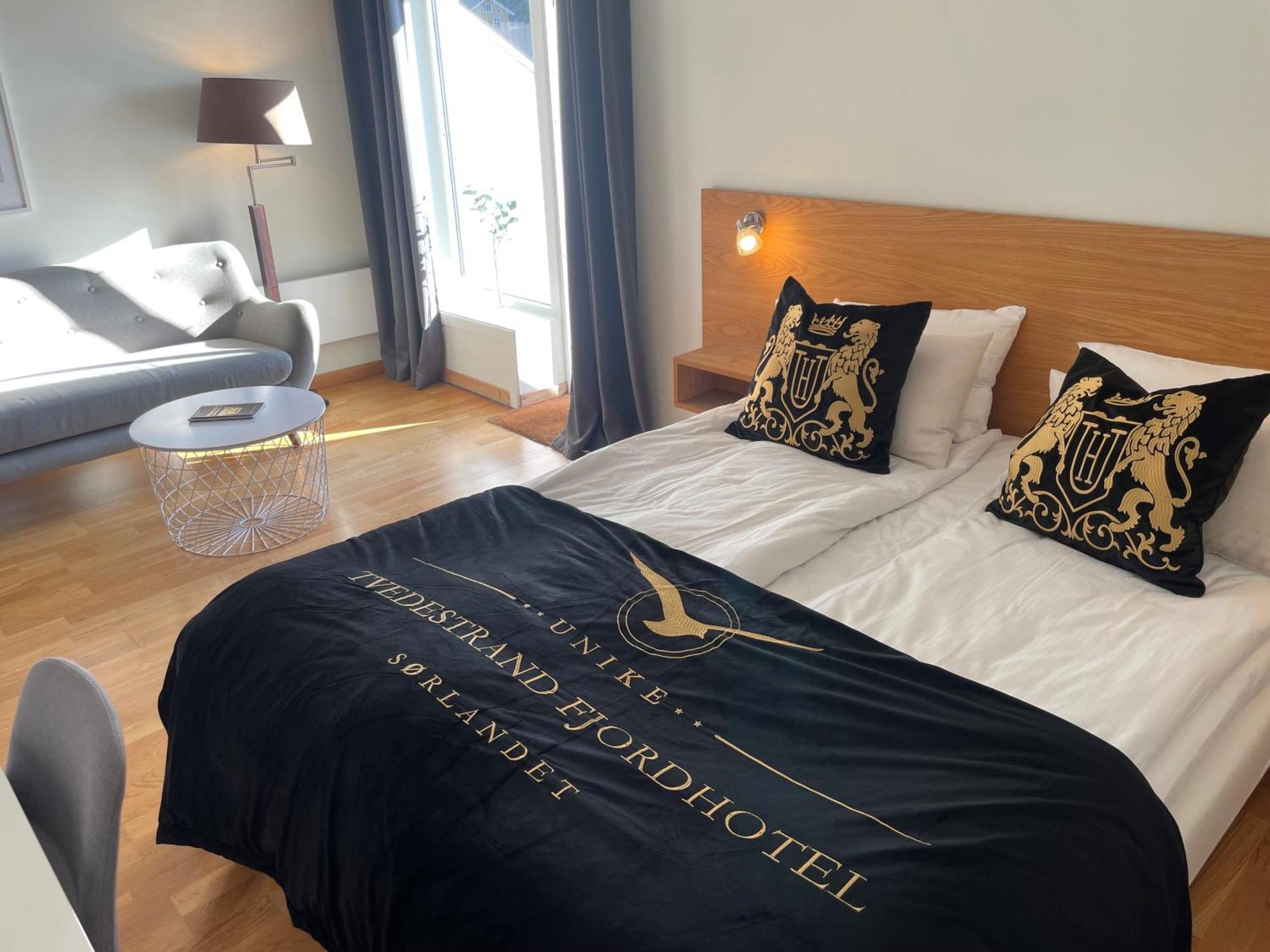 Tvedestrand Fjordhotell - Unike Hoteller Экстерьер фото