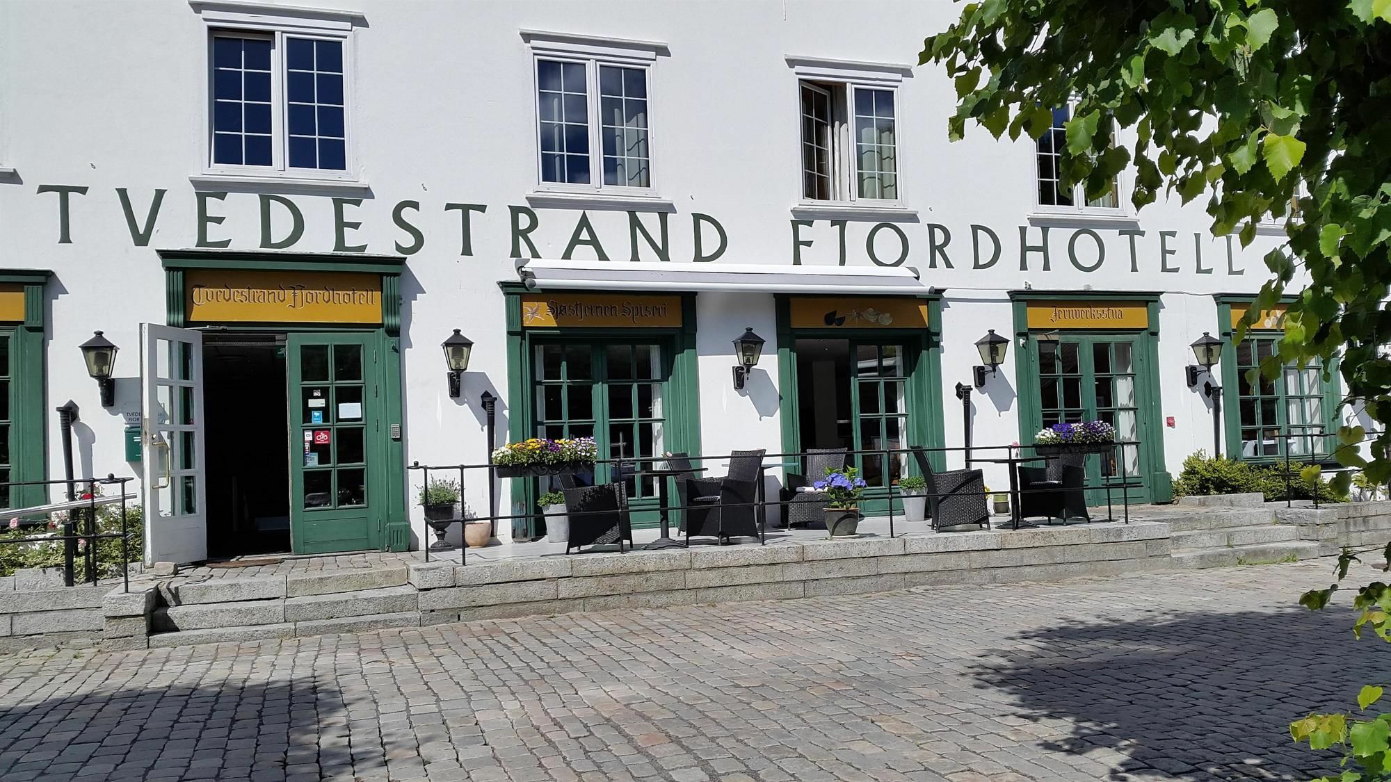 Tvedestrand Fjordhotell - Unike Hoteller Экстерьер фото
