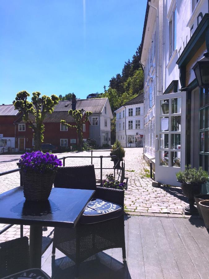 Tvedestrand Fjordhotell - Unike Hoteller Экстерьер фото
